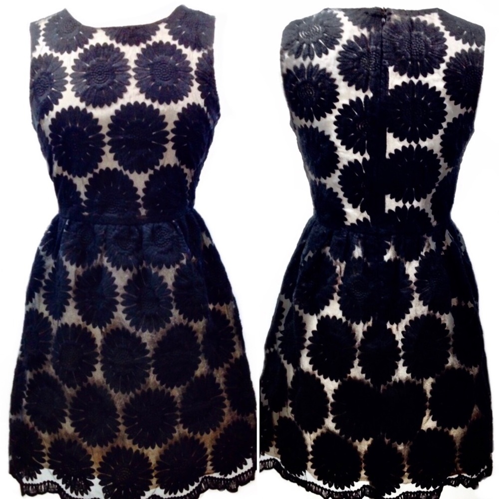 “EllisonEllisonEllison” Embroidered Floral Dress (Sz-S)